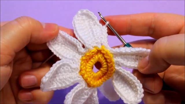 Daisy Granny Square Как связать крючком ромашку смотреть онлайн