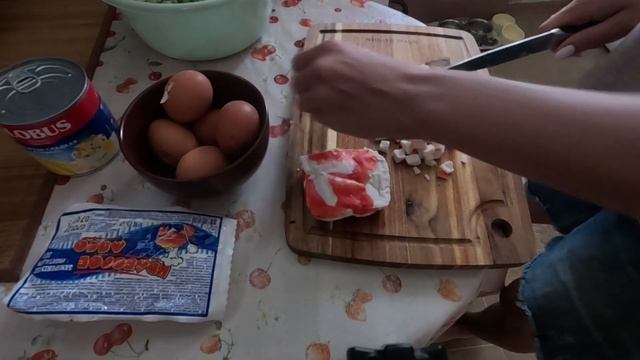 ГОТОВИМ ВКУСНЫЙ КРАБОВЫЙ САЛАТ) ПРИЯТНОГО ПРОСМОТРА. смотреть онлайн