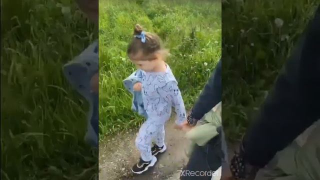 Бородина с дочками встретила соседского тигра