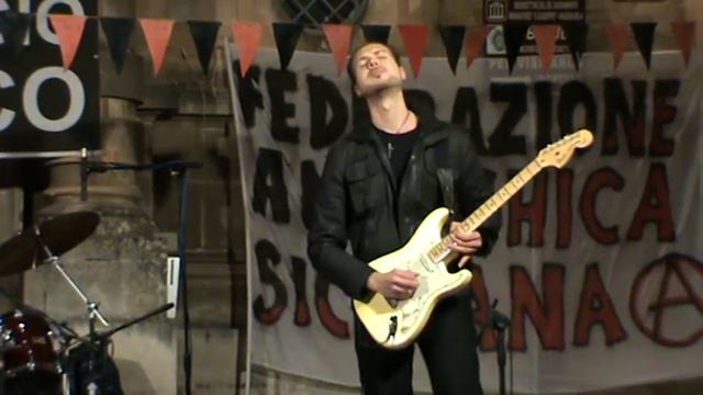 Marco Crispi - Guitar Solo - Mike Rutherford - At the end of the day смотреть онлайн