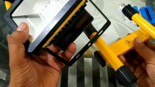 Emergency led flood light/tourch with SOS mode and usb charging port смотреть онлайн