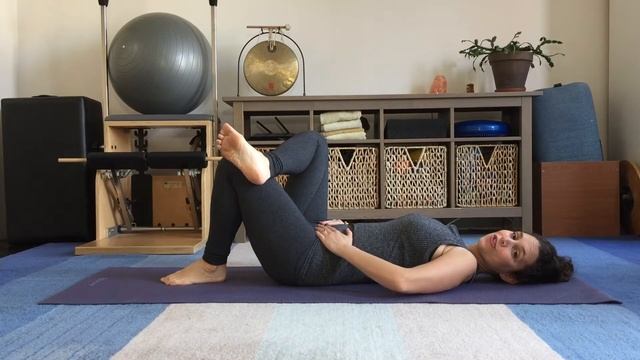 Exercises that Strengthen and Stretch the Hips- Pilates Exercises for Healthy Hips смотреть онлайн