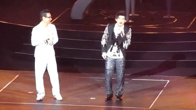 Jay Chou & Jacky Cheung - Hao Jiu Bu Jian 2 (The Era Concert) смотреть онлайн