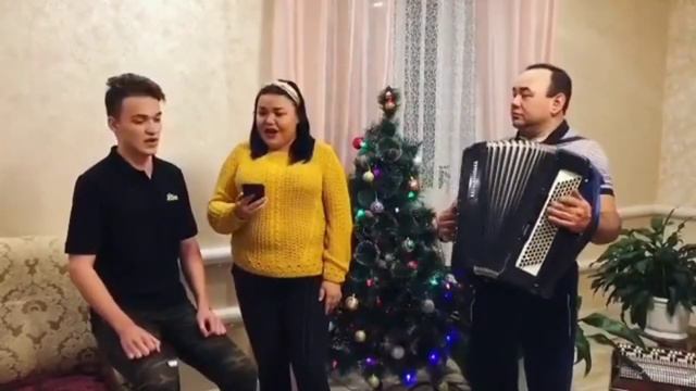 Парень с девушкой покорят ваши сердца своими голосами! смотреть онлайн