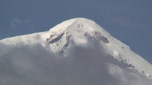 12 самых высоких действующих и потухших вулканов в России