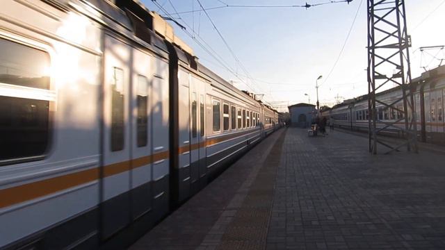 Электропоезд ЭД4М-0492 ЦППК станция Нара 21.06.2018 смотреть онлайн