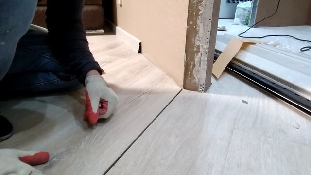 Стыковка ламината и плитки без порога. Очень простой способ.