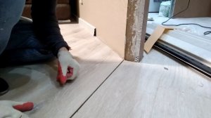 Стыковка ламината и плитки без порога. Очень простой способ.