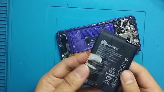 Huawie Nova 5T battery bloated replacement (Over Charge) How to chaged batterry nova 5t/ смотреть онлайн