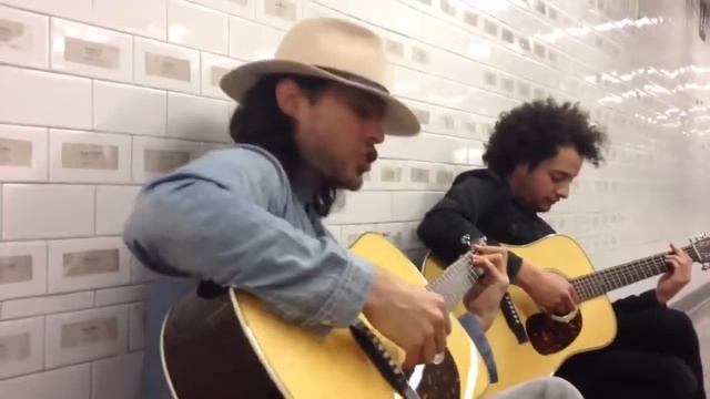 Джаред Лето поёт в метро Jared Leto sings in Subway 30 Second to Mars смотреть онлайн