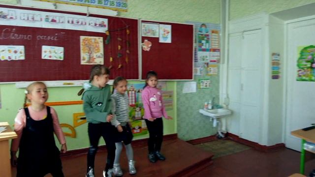С Днем Учителя 2021! Поздравление от первоклассников! Супер-позитив! смотреть онлайн