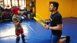 КАК ПРАВИЛЬНО БИТЬ в 5 ЛЕТ Ударная тренировка для детей СТАВИМ УДАР ТРЕНИРОКА ДОМА