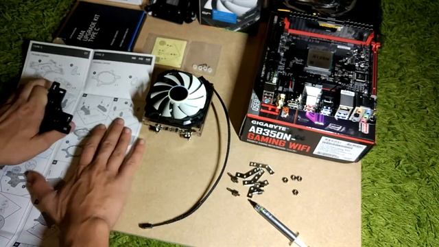 Montage PC Gamer Node 202 (Partie 4/Installation du ventirad). смотреть онлайн
