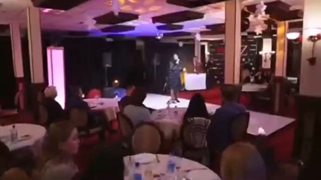 Видео с модного показа, прошедшего в ресторане "Круглый стол" смотреть онлайн