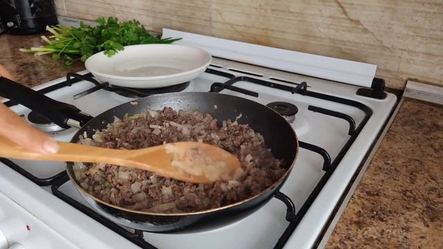 Картофельные котлеты с начинкой из мяса. смотреть онлайн