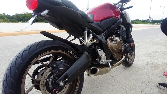 AUSTIN RACING VS AKRAPOVIC HONDA CB650R смотреть онлайн