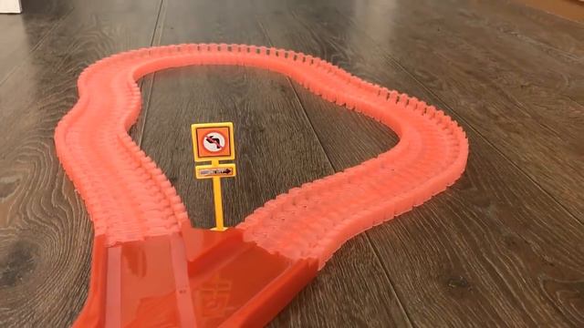 Новинка Детский конструктор Magic Tracks Mega set 360 Магическая трасса трек на 360 деталей смотреть онлайн