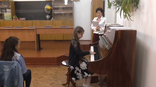 Бабенко Арина 3 класс - "Гавот" смотреть онлайн