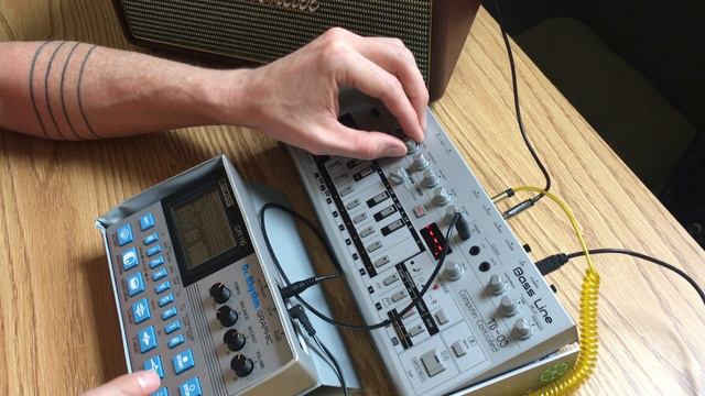 Roland TB-03 and Boss DR-110 Analog Drum Machine Jam смотреть онлайн