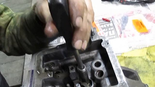 Как правильно одеть маслосъемные колпачки. Audi A6C5 2.5 TDI смотреть онлайн