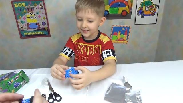 Собираем машинку из шарикового пластилина. Collected the machine from a ball of clay смотреть онлайн