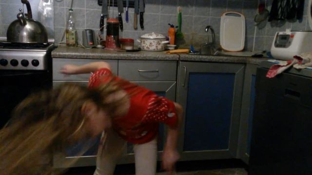 | супер звезда Екатерина | Катюшка танцует под песню Танцую волосами смотреть онлайн