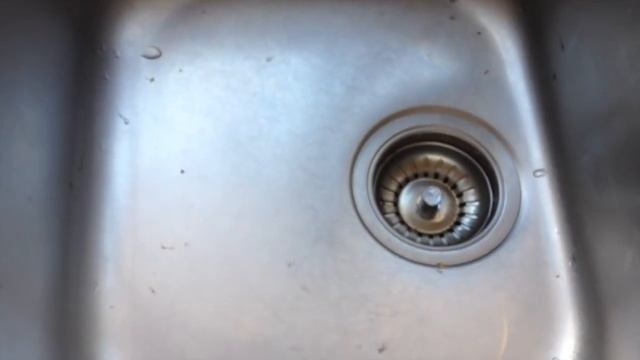 КAK БЫСТРО ОЧИСТИТЬ КУХОННУЮ ВЫТЯЖКУ от ЖИРА без Химикатов! смотреть онлайн