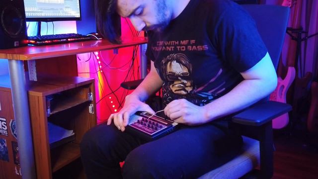 Spacey Synthwave Beat, "Galaxy's Edge" (with Stylophone Gen X-1) смотреть онлайн