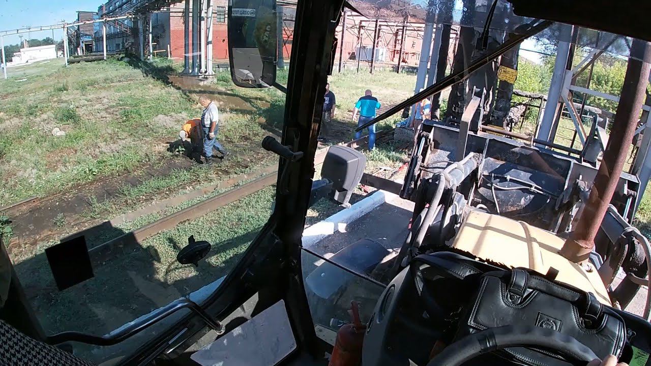 Как легко снять рельсы с железной дороги экскаватором погрузчиком. смотреть онлайн