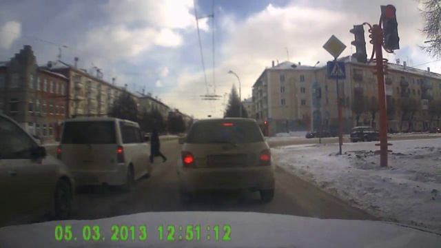 кемерово, вот так вот люди не смотрят по зеркалам.. смотреть онлайн