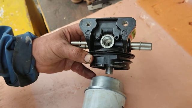 Аглядаем і параноўноўваем корпусы паліўнага фільтра ад FORD Transit I Fuel Manager FM 100 (USA)
