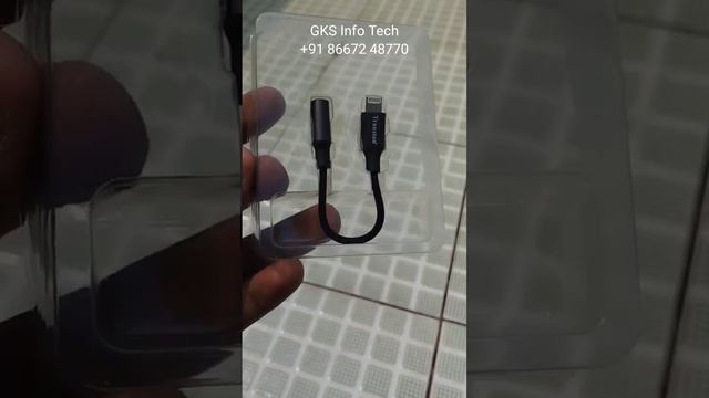 iPhone | Lightning to 3.5mm Headphone Jack Adapter смотреть онлайн