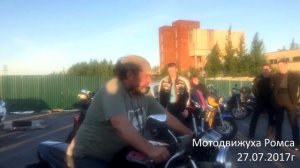 Рука на газе и переднем тормозе