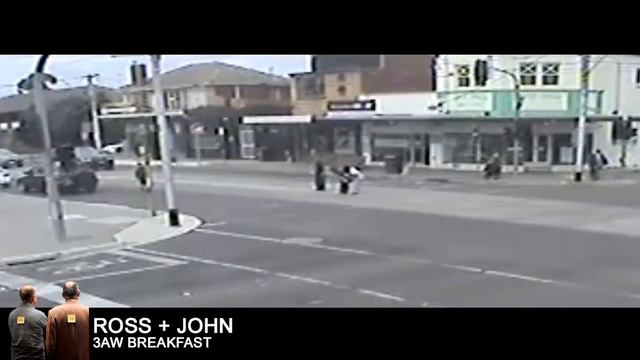 Police tell Ross and John about Glen Huntly hit-run hunt смотреть онлайн