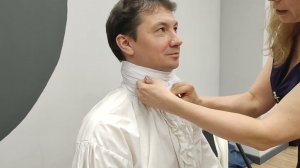 Простые способы как верно повязать шейный платок кавалерам на ампир. Assemblés Ассамбле