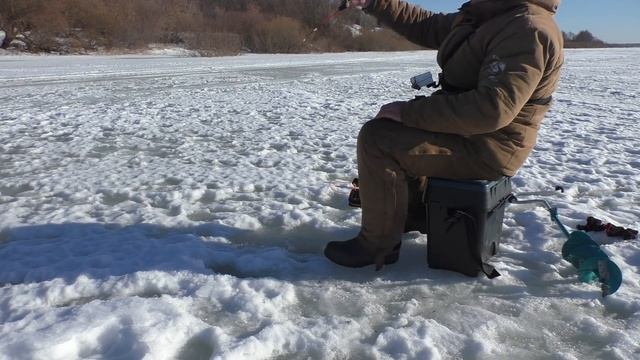 Ловля подлещика на мормышку и поводок! Рыбалка в конце февраля! смотреть онлайн