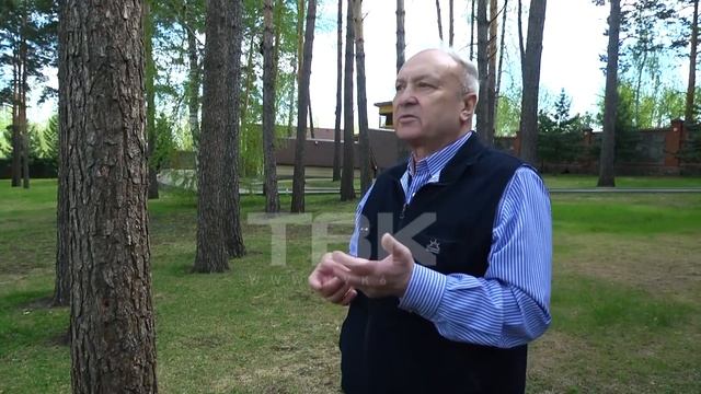 Петр Иванович Пимашков на даче в окружении природы и любимой собаки смотреть онлайн