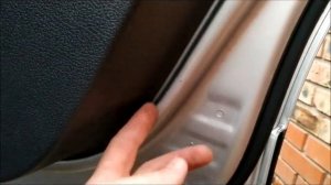 Снятие обшивки задней правой двери (дверной карты) Volkswagen Tiguan