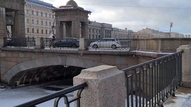 Санкт-Петербург. Погуляем по площади Островского в хорошую весеннюю погоду. смотреть онлайн