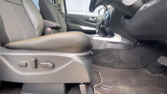 Redline: Nissan Navara 2.3 dCi N-Guard Double Cab Pickup Auto 4WD 4dr - SGZ 7507 смотреть онлайн