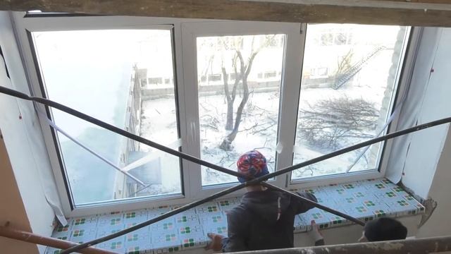 В школе № 56 Владивостока завершают установку пластиковых окон смотреть онлайн