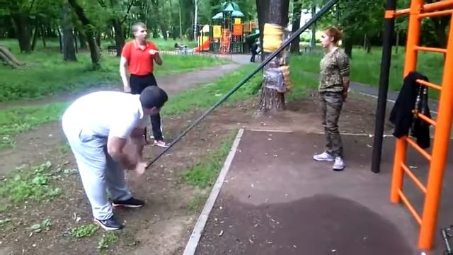 Упражнения с резинкой или как накачать руки без приспособбений смотреть онлайн