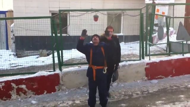 Чистят крыши от снега смотреть онлайн