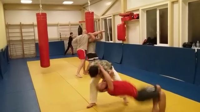 В спортивном центре *Геракл* подготовка к соревнованиям идёт полным ходом смотреть онлайн