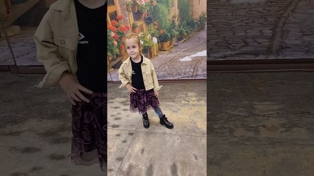 ДЕФИЛЕ БЕЗ ОСТАНОВКИ. ПОДИУМНЫЙ ШАГ. Даня Люба готовятся к поездке в Москву смотреть онлайн