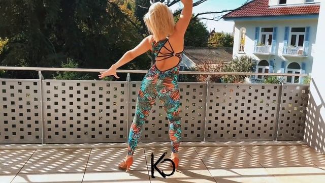 Christina (KC) Bachata Sensual Improvisation / Ladies Styling / DJ Tronky - Someone you loved смотреть онлайн