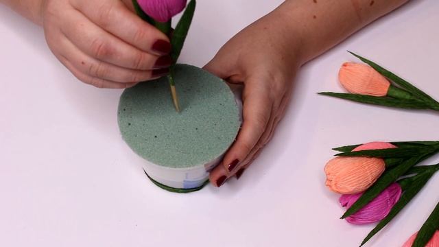 How To Make Chocolate Tulip Bouquet / Тюльпан с конфетой внутри / DIY Crepe Paper Flowers смотреть онлайн