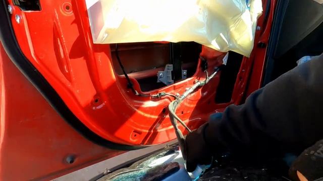 Replacing Front Door Window on 2013 - 2015 Chevy Spark смотреть онлайн