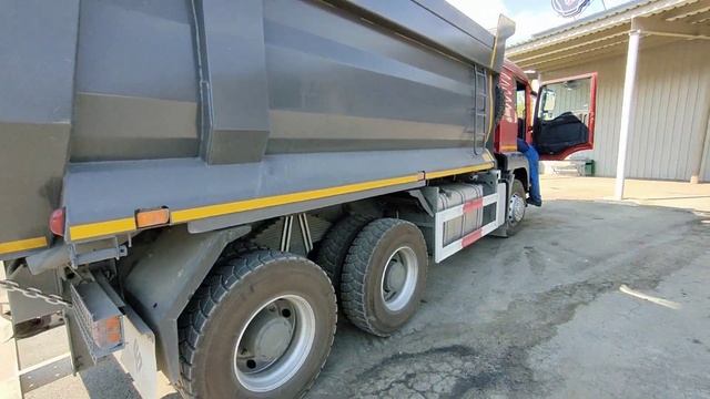 Sitrak / Ситрак C7H самосвал 6x4 HYVA MAN