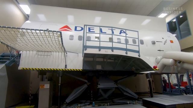 How Flight Attendants Are Trained смотреть онлайн